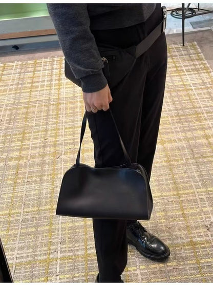 Leather bag for the armpit area