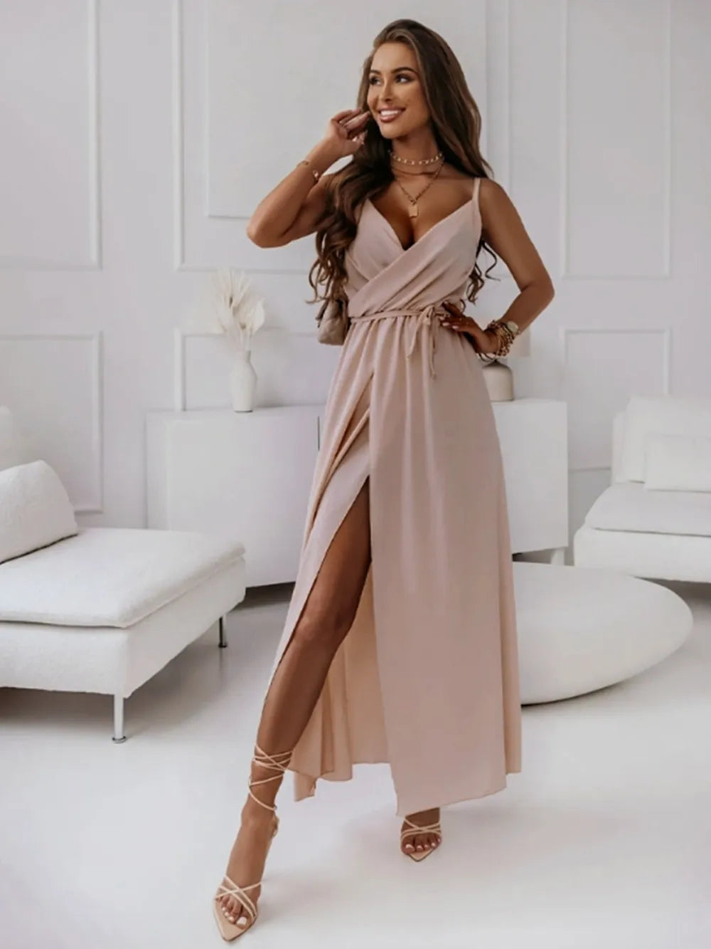 Elegante maxi-jurk met V-hals split en spaghettibandjes