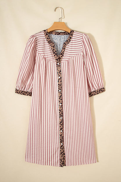 Gestreepte jurk met knopen en luipaardprint
