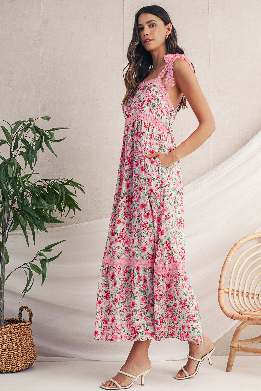 Maxi-jurk met bloemenkant strikbandjes en empiretaille