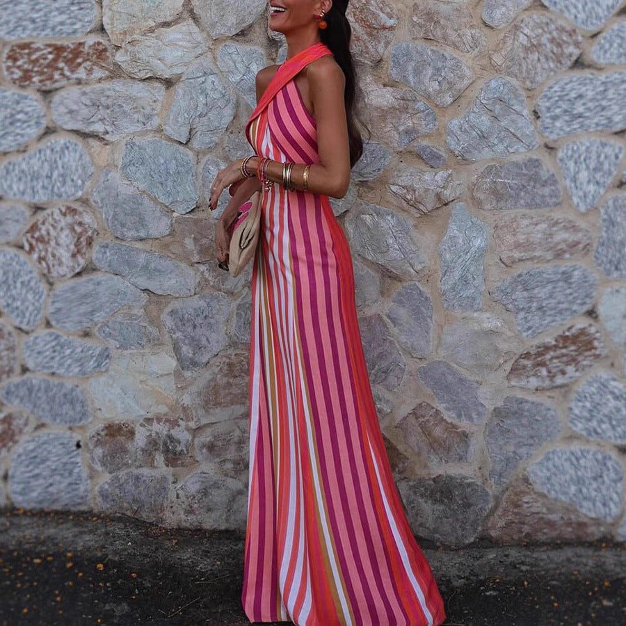 Elegante nauwsluitende gestreepte mouwloze maxi-jurk met gekruiste bandjes