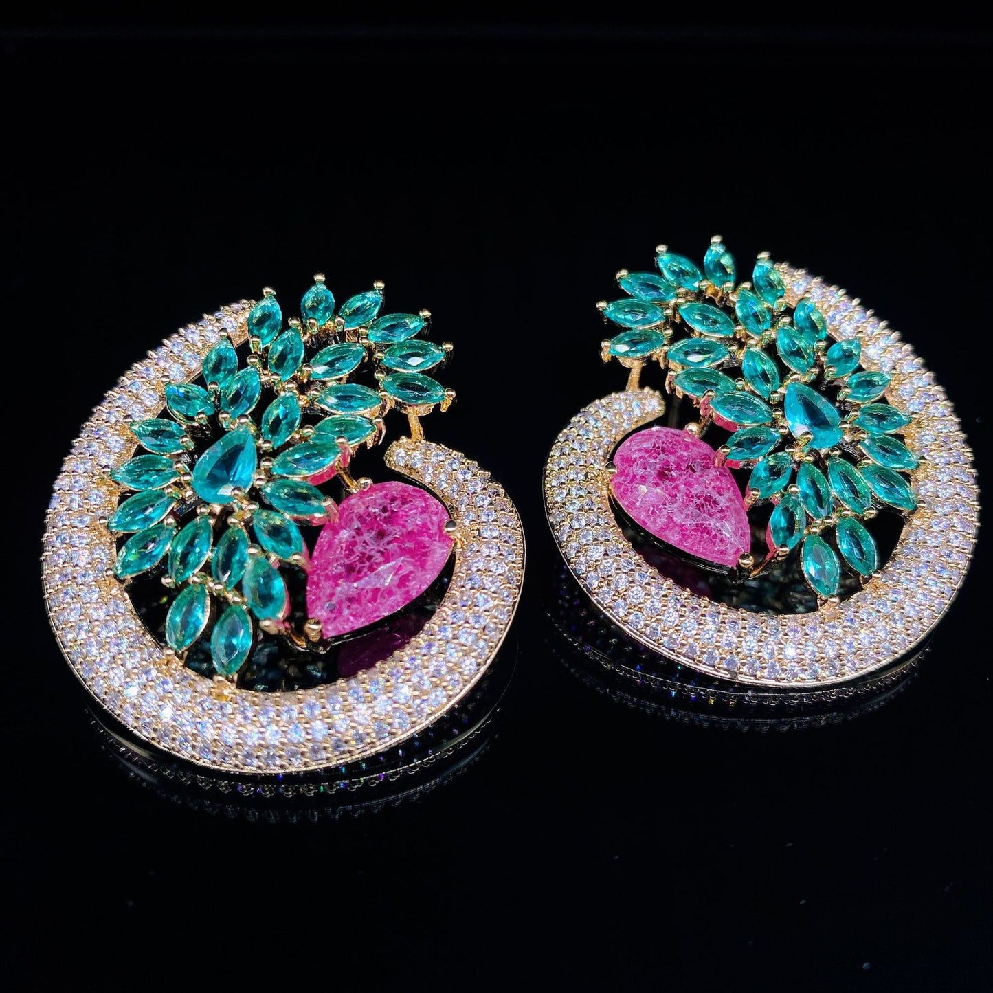 Stevige luxe oorbellen bezet met micro-zirconia van topkwaliteit