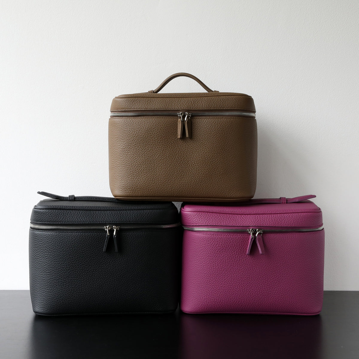 Large-capacity top-grain cowhide hand-held cosmetic bag for storage