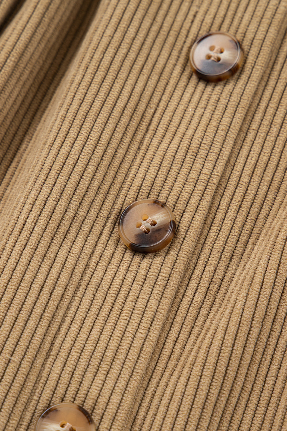 Camelkleurige corduroy minirok met knoopsluiting aan de voorkant en nepzakken