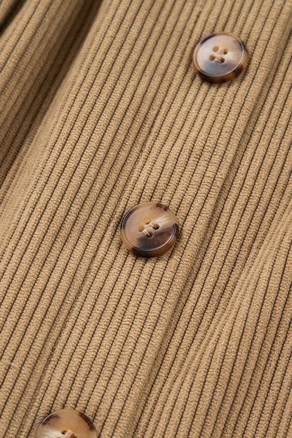 Camelkleurige corduroy minirok met knoopsluiting aan de voorkant en nepzakken