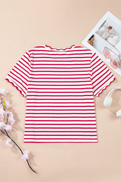 T-shirt met ronde hals en rode strepen en geschulpte rand
