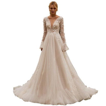 Sexy doorschijnende trouwjurk met lange mouwen en diepe V-hals
