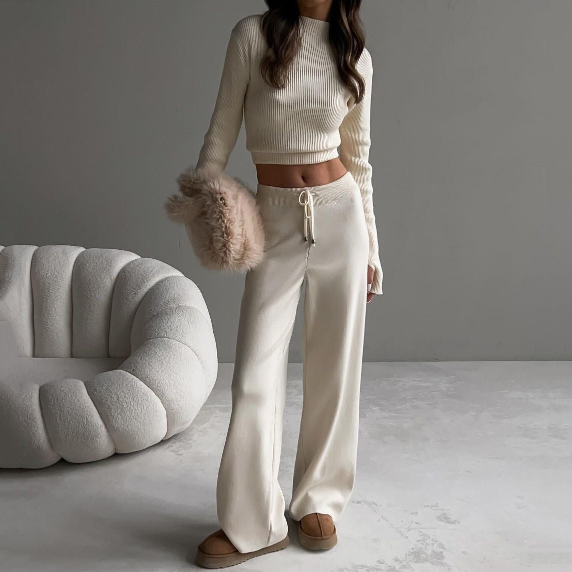 Elegante casual set crop top met lange mouwen en losse broek met trekkoord