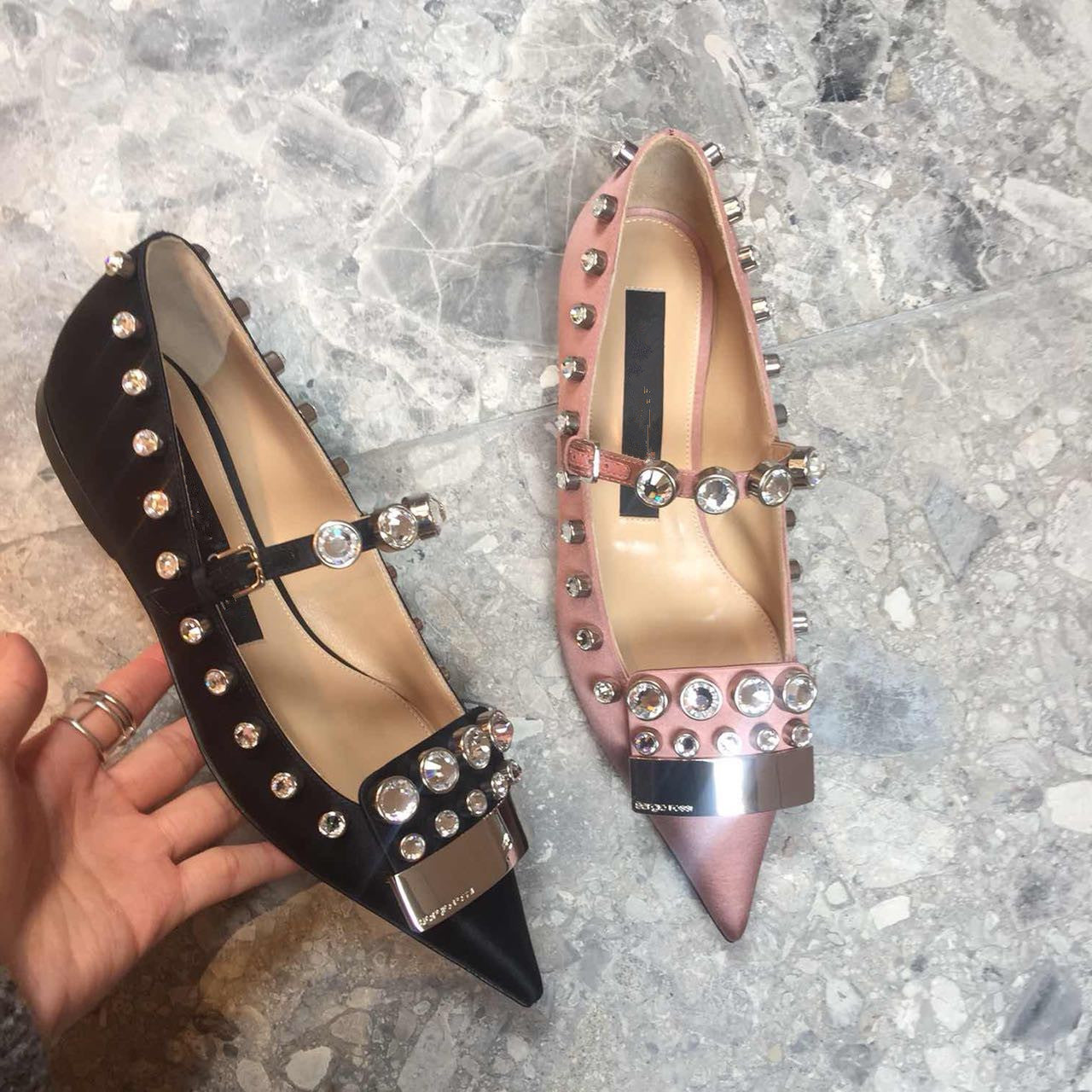 Puntige ballerina's met steentjes