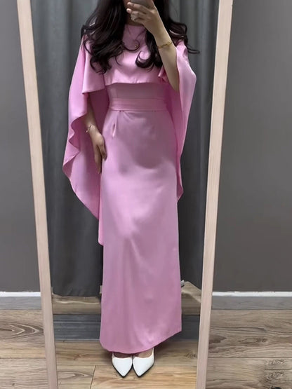 Effen gekleurde cape avondjurk