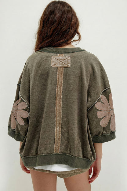 Mineral Wash oversized top met rafelige naden bloemenmotief patchwork en 3/4 mouwen