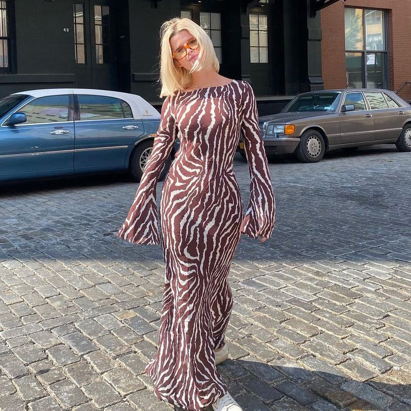 Lange jurk met zebraprint en lange wijd uitlopende mouwen