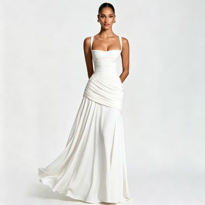 Elegante mouwloze jurk met plooien en wijde rok