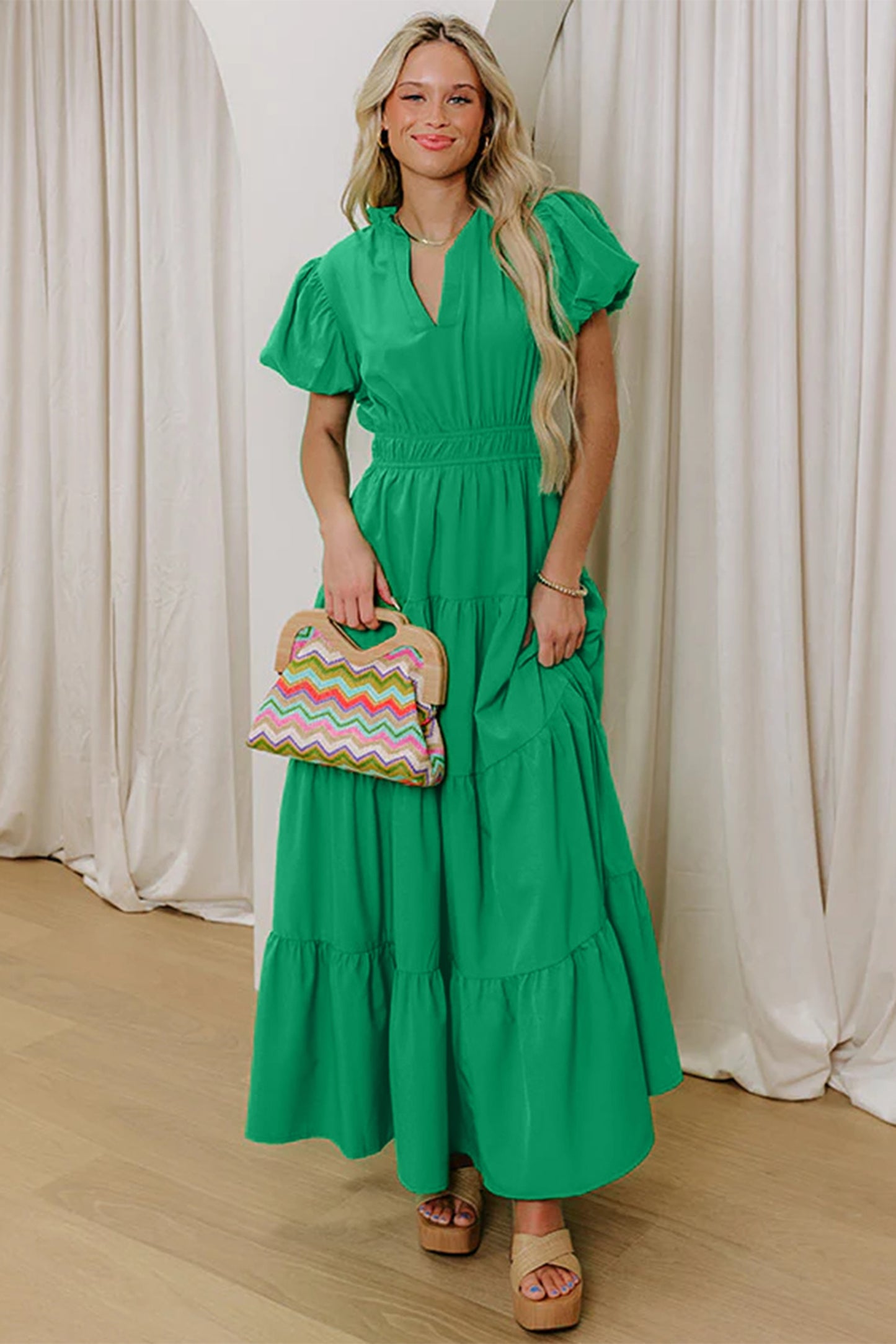 Effen maxi-jurk met V-hals korte pofmouwen en hoge taille