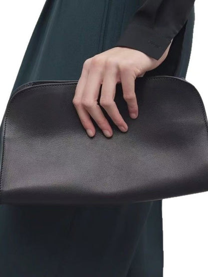 Leather bag for the armpit area