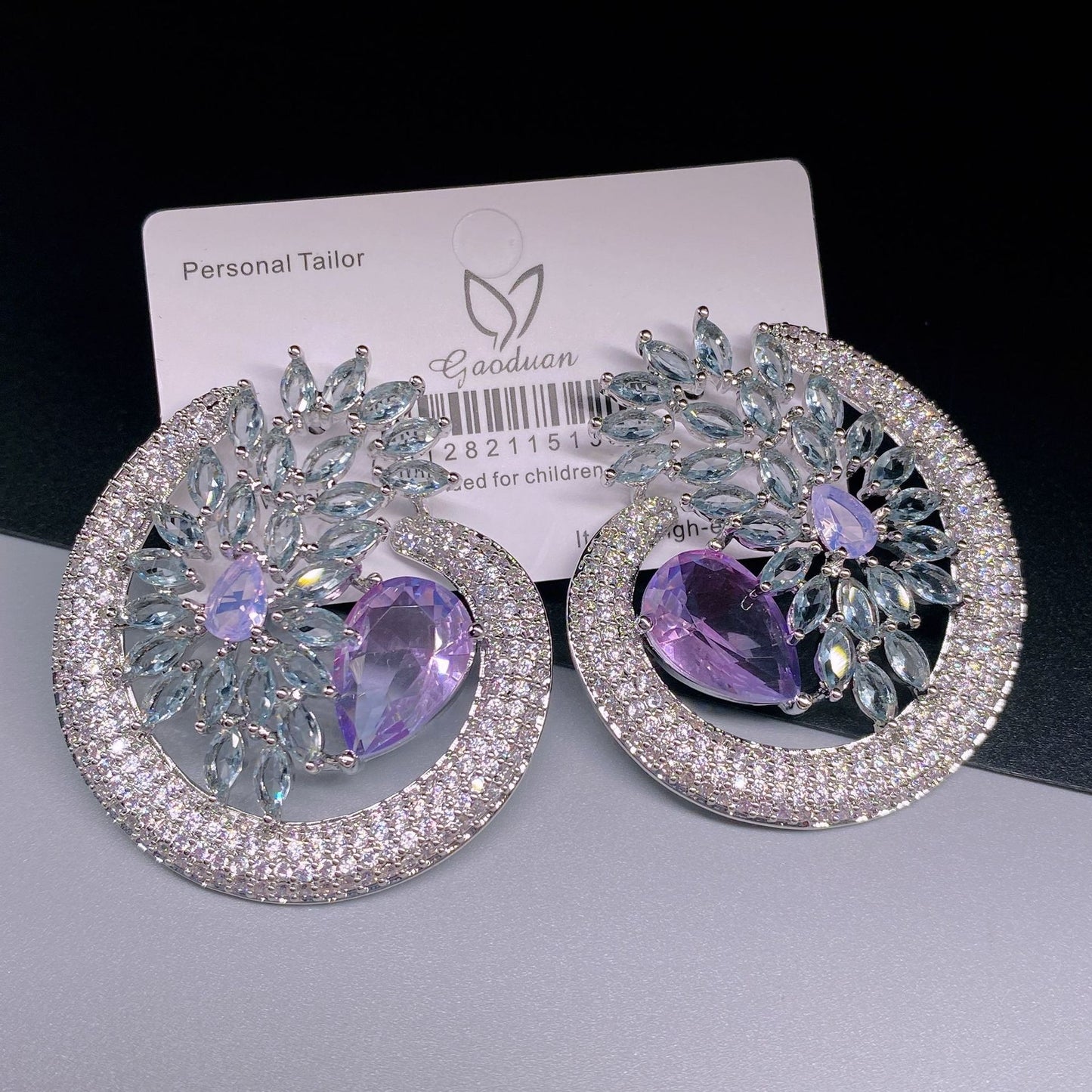 Stevige luxe oorbellen bezet met micro-zirconia van topkwaliteit