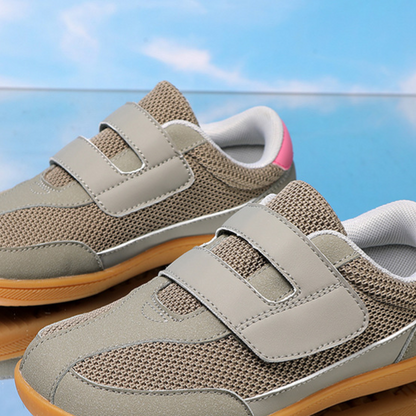 Children's athletic shoes