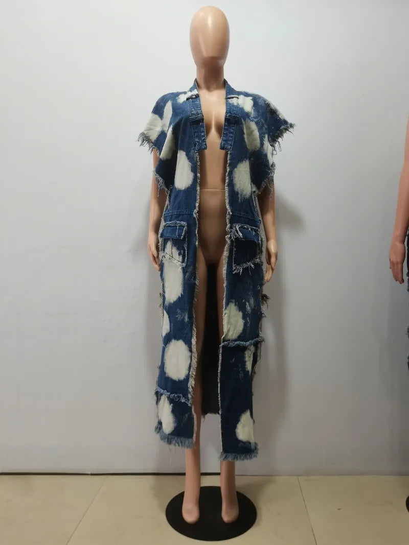 Bedrukte mouwloze jeans vest met kwastjes en kettingdetails