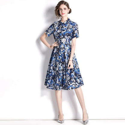 Blauwe blousejurk met bloemenprint omgeslagen kraag en korte mouwen