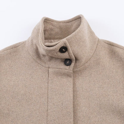 Gecombineerd jas met hoge kraag minimalistische stijl