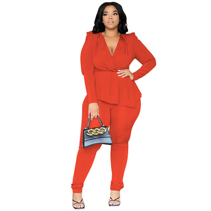 Plus size damespak met diepe V-hals lange mouwen en kokerbroek