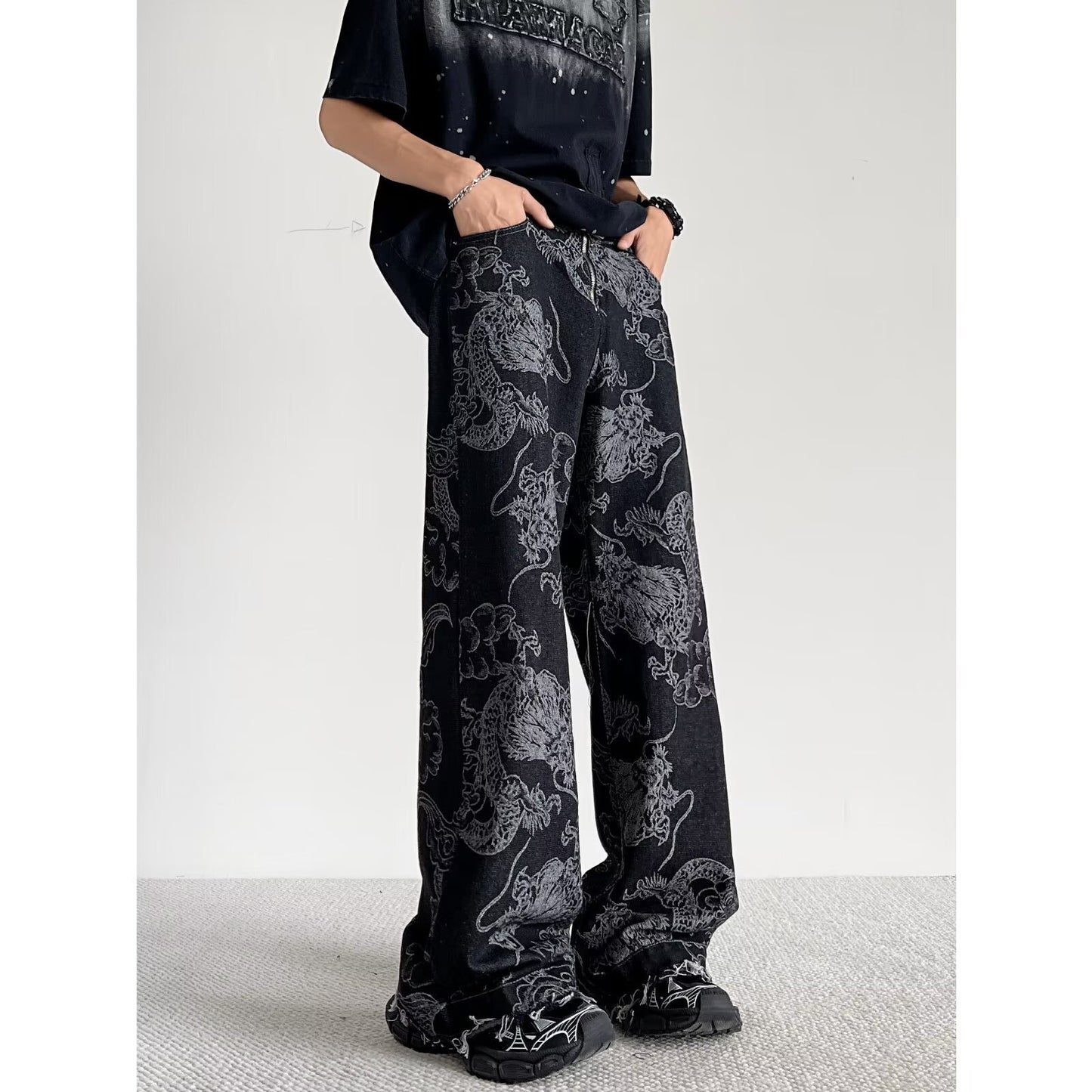 Losse rechte heren jeans met geborduurde draak