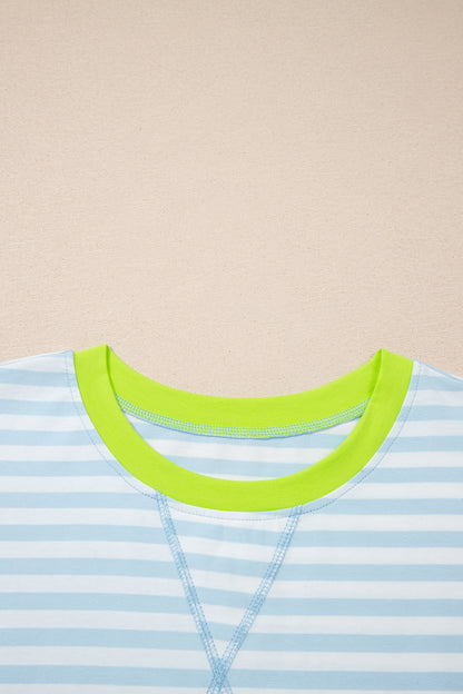 Set bestaande uit een los T-shirt met strepen contrasterende halslijn en een shorts