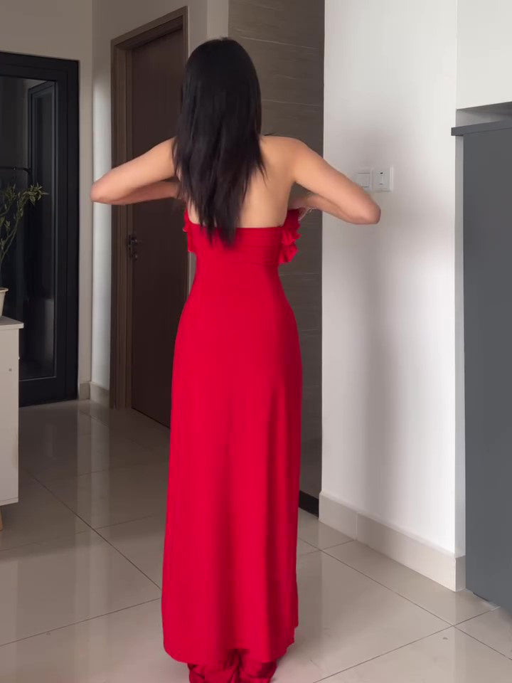 Driedelig rood geplooid halternek broekpak