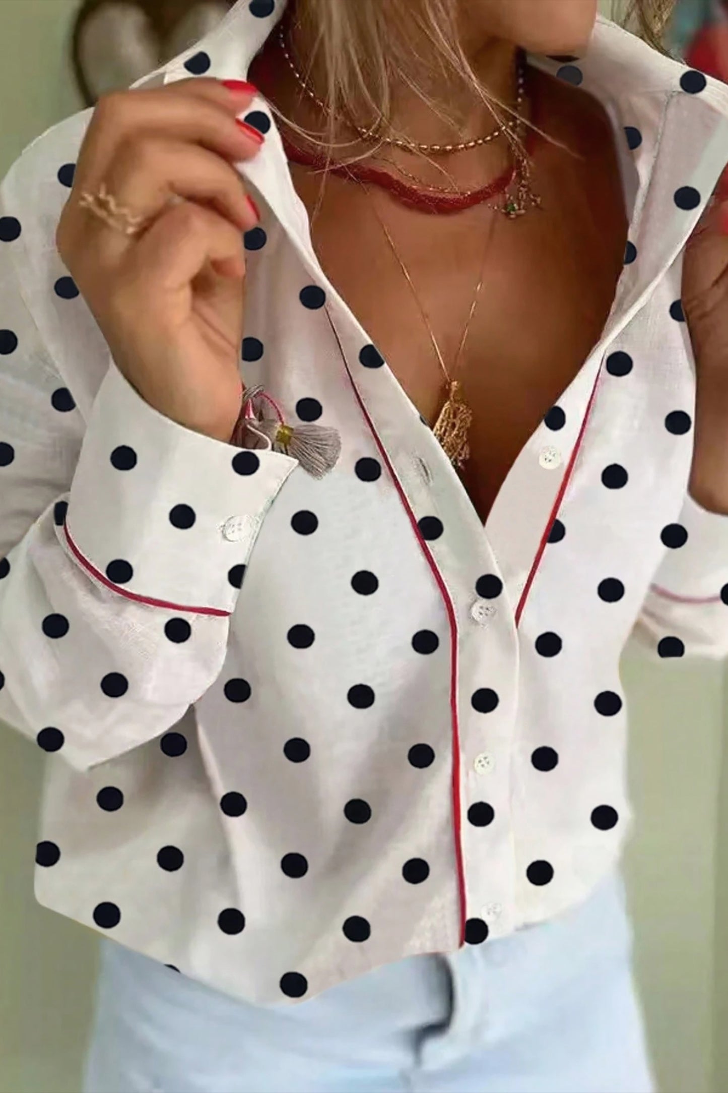 Elegante overhemd met witte stippenprint en contrasterende bies