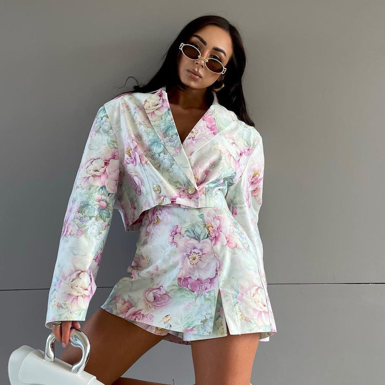 Oversized Korte Blazer En Skort Outfit