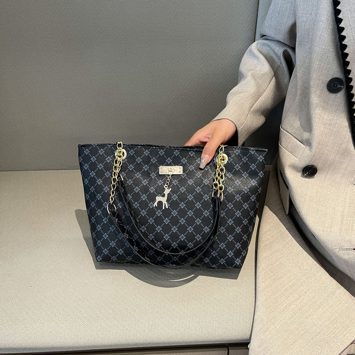 Retro Chain Tote Bag with Adjustable Strap