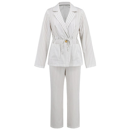 Modieus gestreept revers tweedelig pak