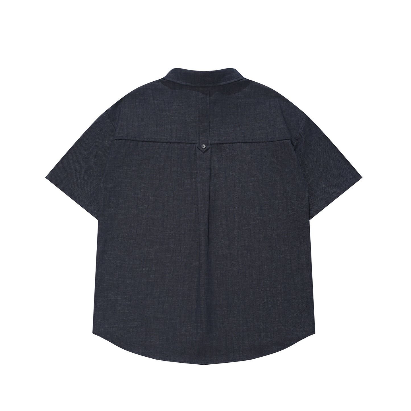 Loose shirt with contrasting colors and bright lines