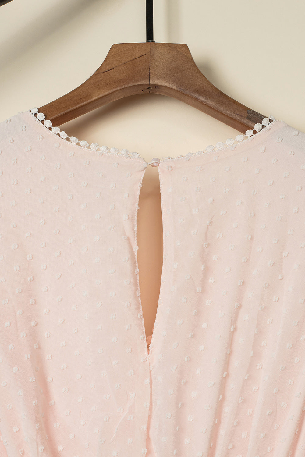 Maxi-jurk met Zwitserse stippen en kanten afwerking