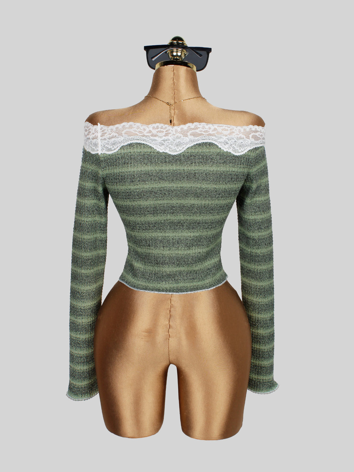 Dames off-shoulder top met lange mouwen gestreept design slim fit model en kanten details