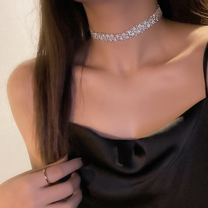 Trendy choker ketting met strass