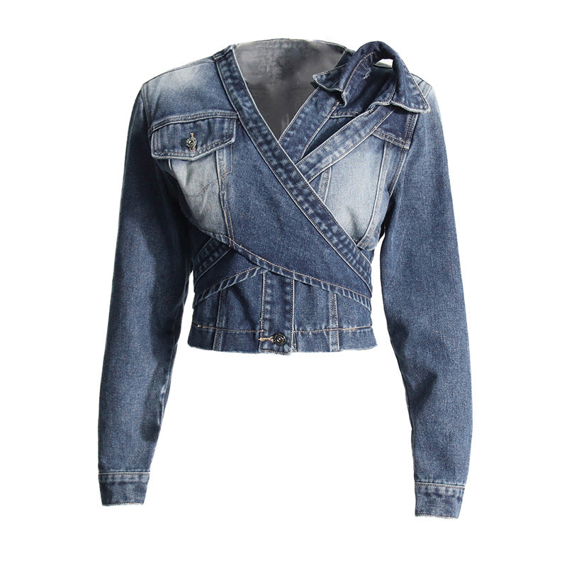 Modieus en gepersonaliseerd kort denim jasje met V-hals asymmetrische kraag