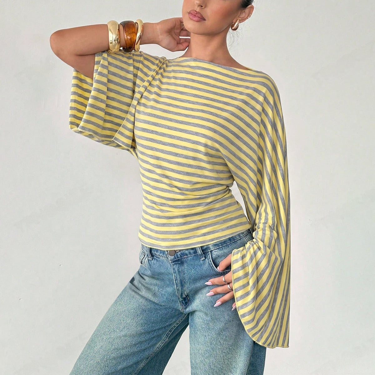 Casual gebreide slim fit top met lange wijde mouwen en strik op de rug