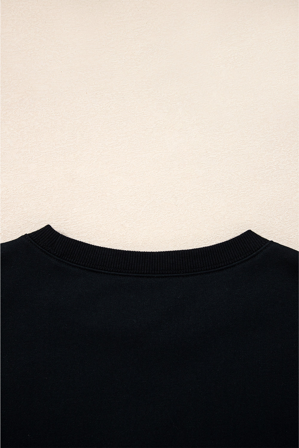 Preppy sweatshirt met strepen op de mouwen en een losse pasvorm