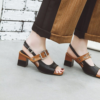 Modieuze color block sandalen met gespen en blokhakken