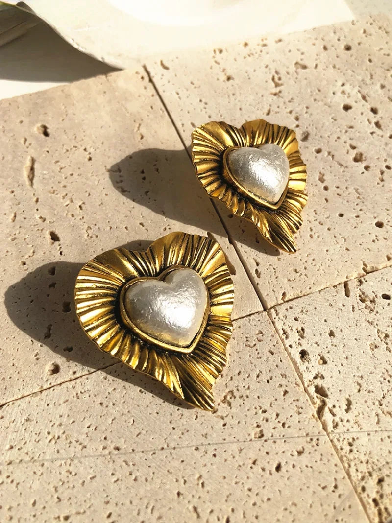 New European and American Retro Heart-shaped Earrings Exaggerated Small Designer Stud Heart-shaped Earrings INS