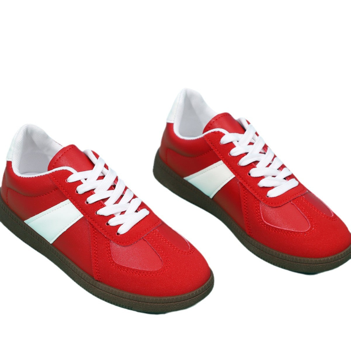 Platte sneakers met ronde neus en vetersluiting in contrasterende kleur
