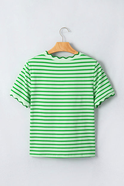 T-shirt met ronde hals en rode strepen en geschulpte rand