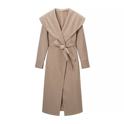 Elegante wollen jas met brede revers en tailleband