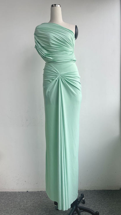 Chic Off-Shoulder Sleeveless High-Waisted Pleated Fitted Dress with Floor-Length Elegant Design