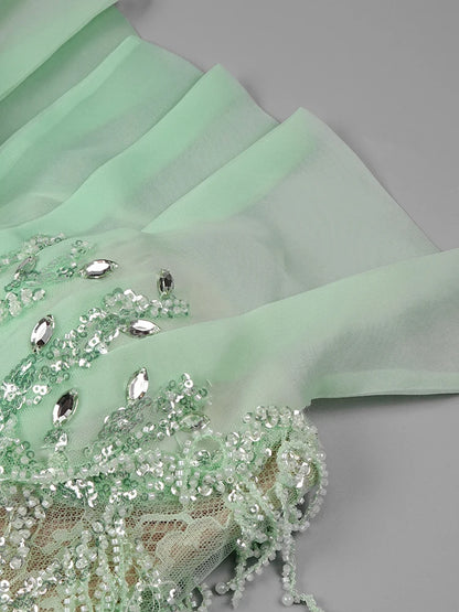 Handgemaakte lichtgroene strapless jurk met kralenfranjes en handschoenen