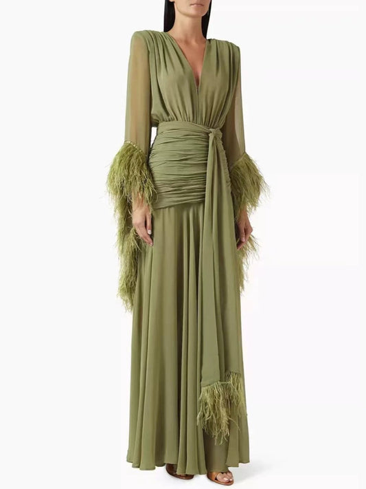 Elegante effen avondjurk met lange mouwen plooien en franjes