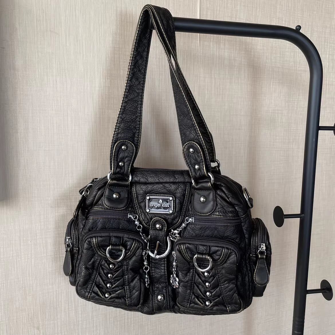 Single-shoulder crossbody bag