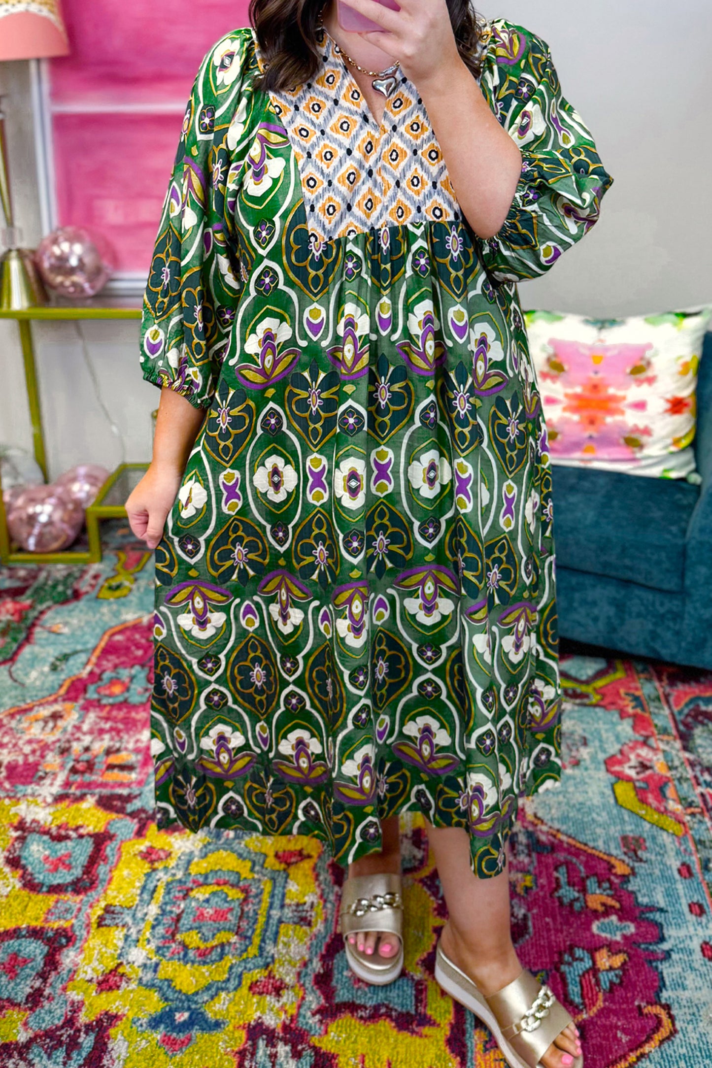 Groene midi-jurk in grote maten met gemengde bloemenpatchwork V-hals en 3/4 pofmouwen