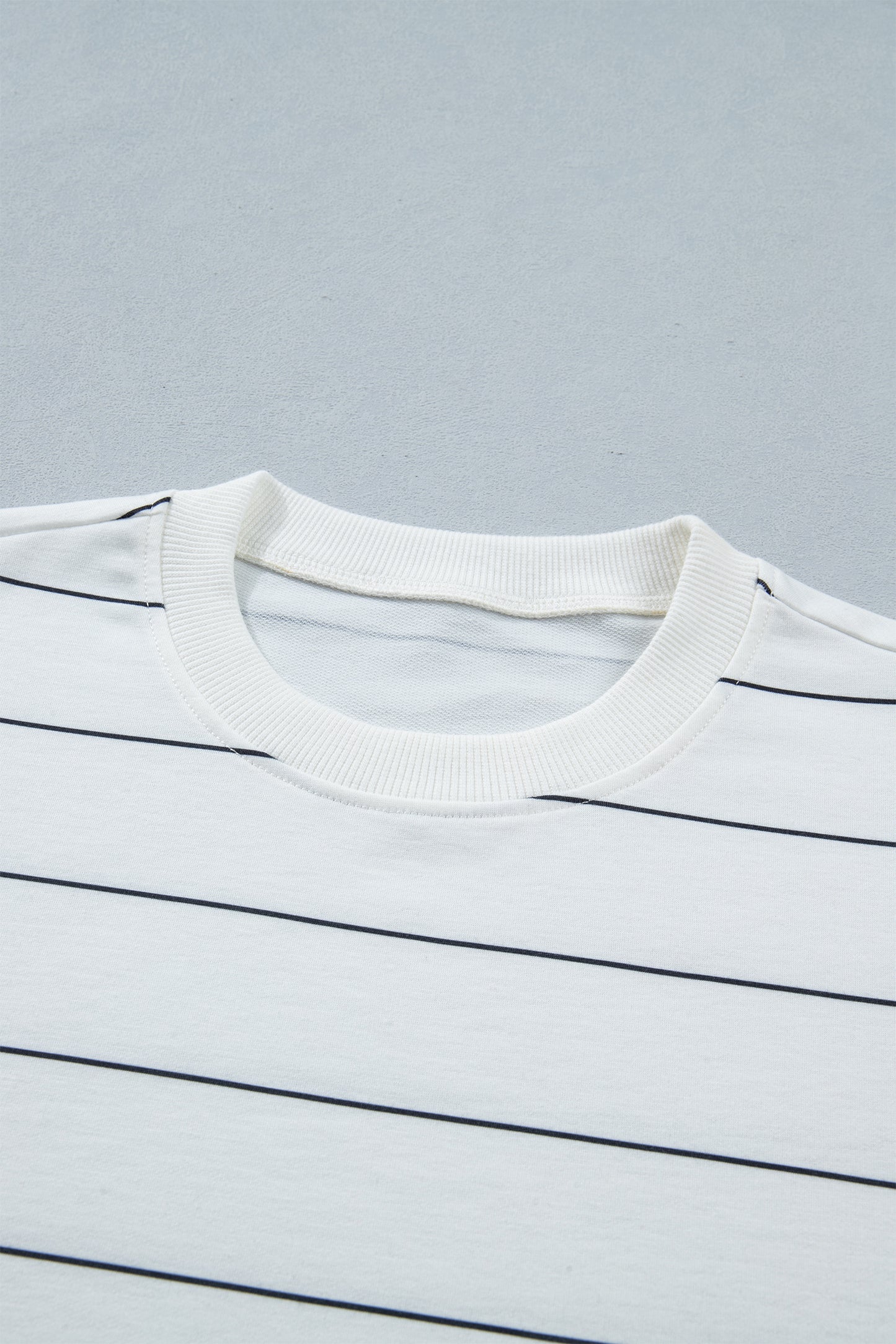 Gestreepte shirt met korte mouwen en shorts met zakken en trekkoord 2-delige set